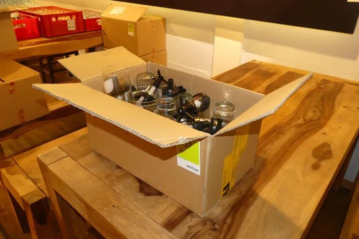 Konvolut Küchen & Barzubehör Umfang: Karton mit Inhalt